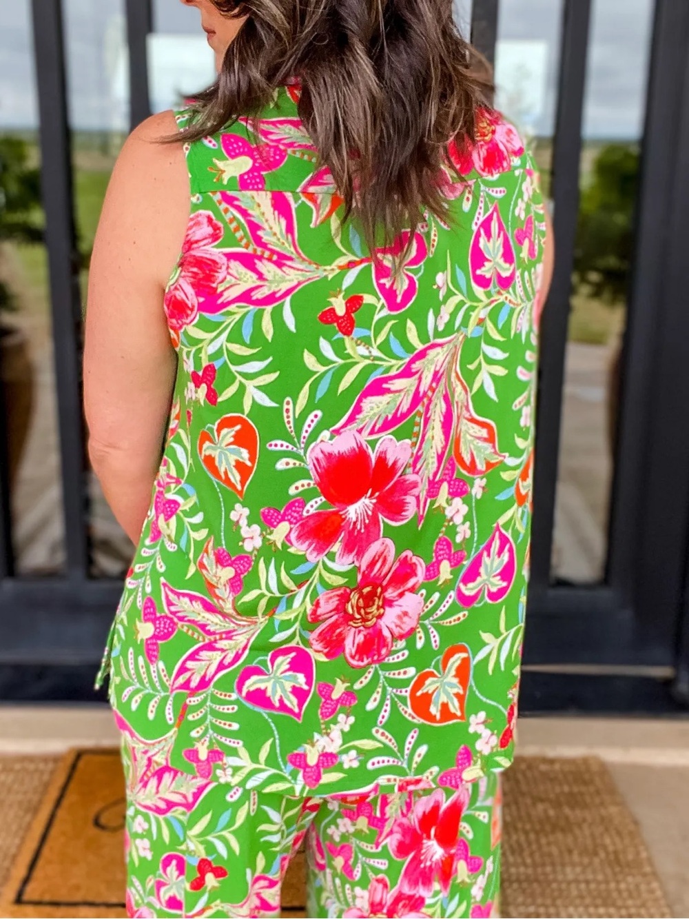 DEAR SCARLETT PINK AND GREEN SHORELINE SET
TOP: XL
PANTS :MEDIUM - Picture 2 of 4